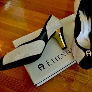 Peep toe shoes leather and linen